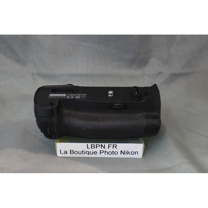NIKON MB-D17