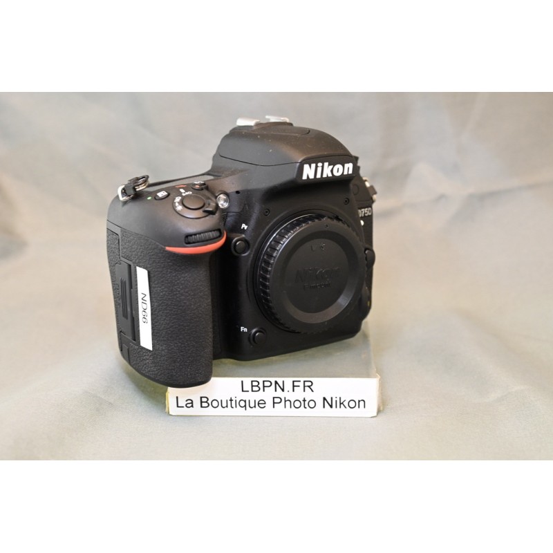 NIKON D750