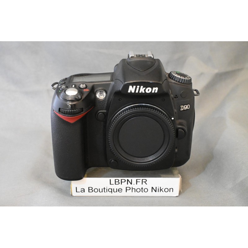 NIKON D90