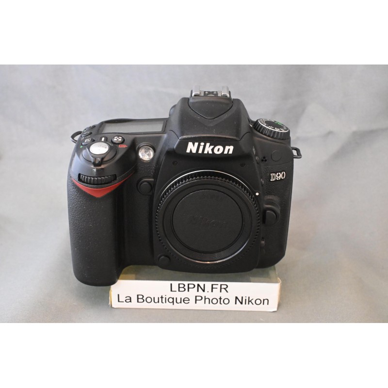 NIKON D90