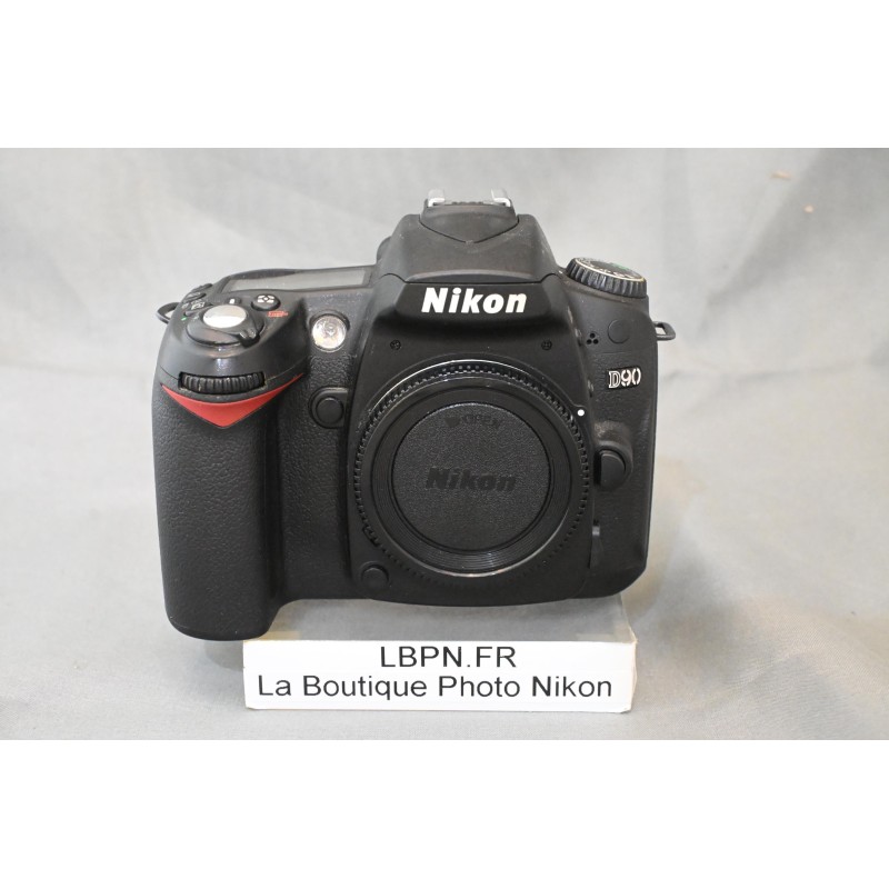 NIKON D90