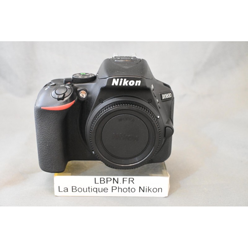 NIKON D5600